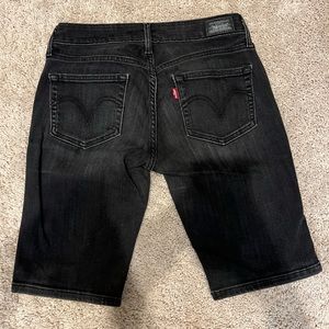 Levi Jeans. Black. Size 25. Low rise. Length 18 inches